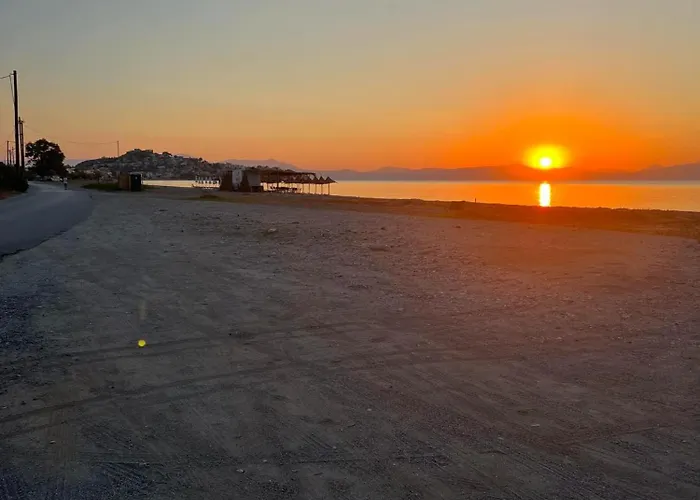 Sun And Sea - Beachfront, 2 Bedrooms With Sea View & Garden Parálion Ástros