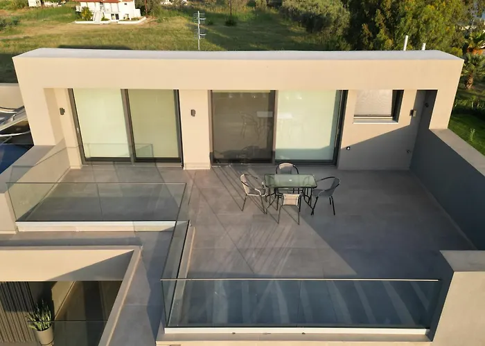 Sun And Sea - Beachfront, 2 Bedrooms With Sea View & Garden Parálion Ástros