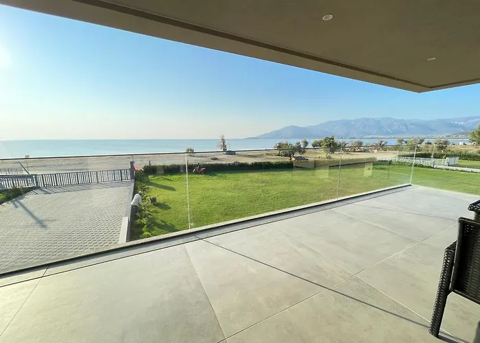 Sun And Sea - Beachfront, 2 Bedrooms With Sea View & Garden Apartamento *
