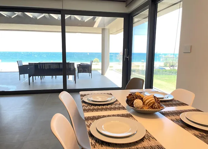 Apartamento Sun And Sea - Beachfront, 2 Bedrooms With Sea View & Garden Parálion Ástros