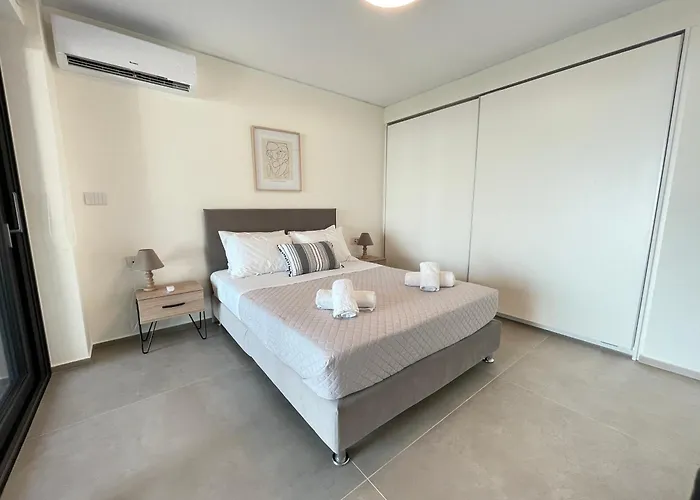 Sun And Sea - Beachfront, 2 Bedrooms With Sea View & Garden Apartamento *