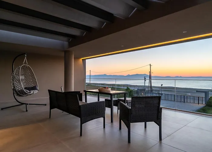 Sun And Sea - Beachfront, 2 Bedrooms With Sea View & Garden Апартаменты *