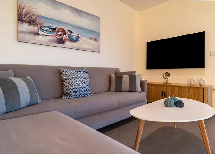 Sun And Sea - Beachfront, 2 Bedrooms With Sea View & Garden Паралион-Астрос