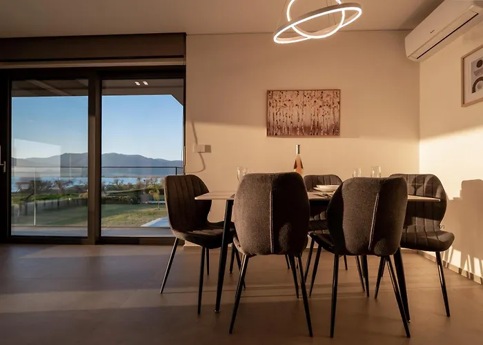 Sun And Sea - Beachfront, 2 Bedrooms With Sea View & Garden