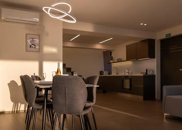 Sun And Sea - Beachfront, 2 Bedrooms With Sea View & Garden Апартаменты *