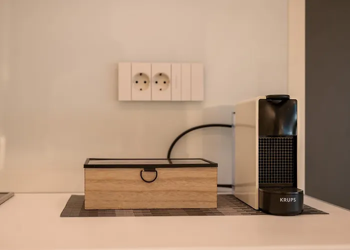 Apartman Sun And Sea - Beachfront, 2 Bedrooms With Sea View & Garden