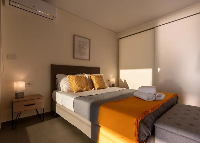 Sun And Sea - Beachfront, 2 Bedrooms With Sea View & Garden Апартаменты