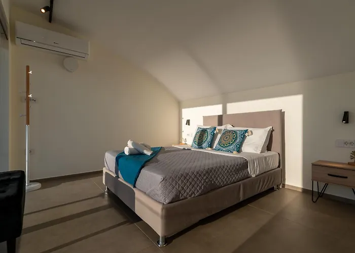 Sun And Sea - Beachfront, 2 Bedrooms With Sea View & Garden Апартаменты *
