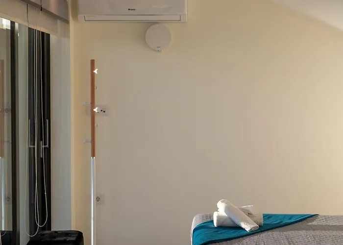 Sun And Sea - Beachfront, 2 Bedrooms With Sea View & Garden Паралион-Астрос