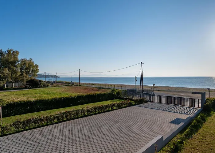 Apartman Sun And Sea - Beachfront, 2 Bedrooms With Sea View & Garden *